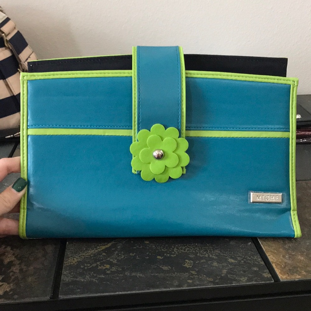 Brand new Classic Miche Shell